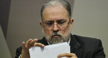 Parecer de Augusto Aras é por manter investigação contra Bolsonaro