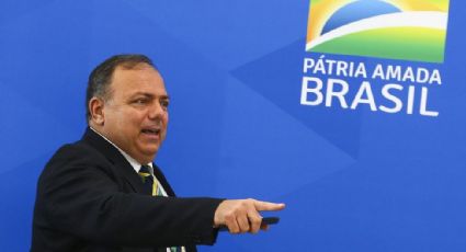 Pazuello embarcou para Manaus sem “voo de volta a Brasília"