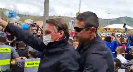 Vídeo: Bolsonaro chega de máscara ao Santuário de Aparecida após críticas de bispo à "pátria armada"