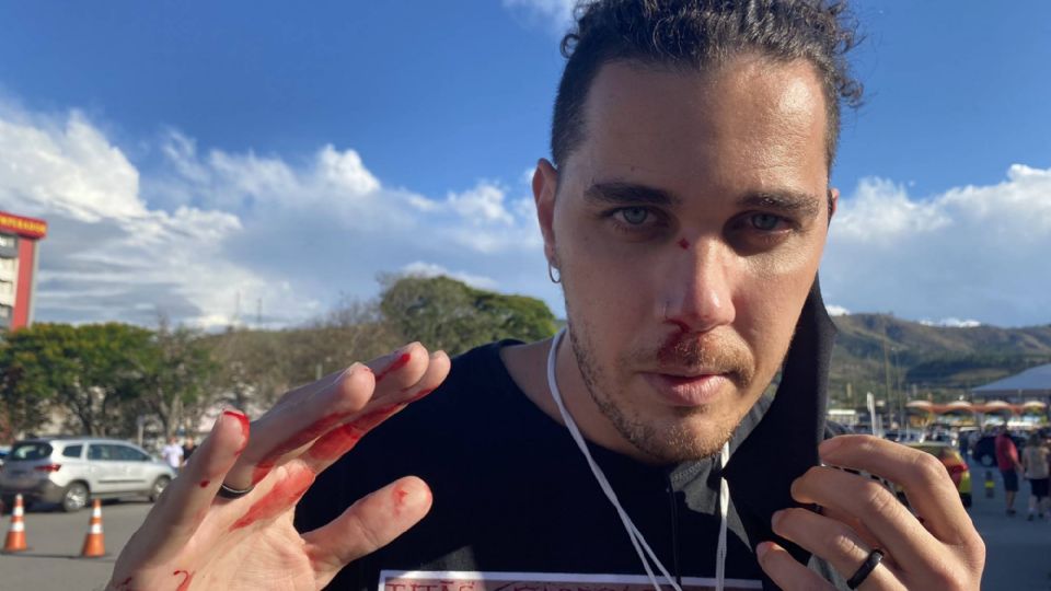 Repórter cinematográfico da GloboNews é agredido por bolsonarista em Aparecida (Reprodução)