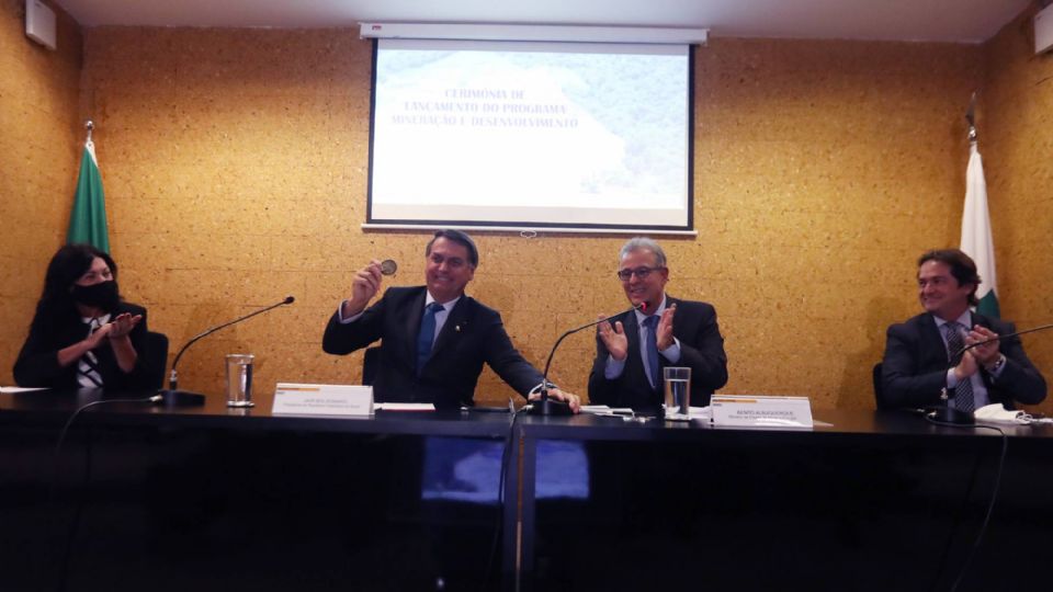 Jair Bolsonaro e Bento Albuquerque (Foto: MME)