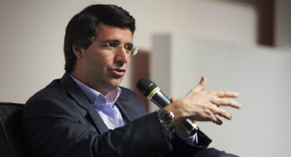 "Lula venceria Bolsonaro por W.O.", diz André Esteves, para quem presidente "enlouqueceu"