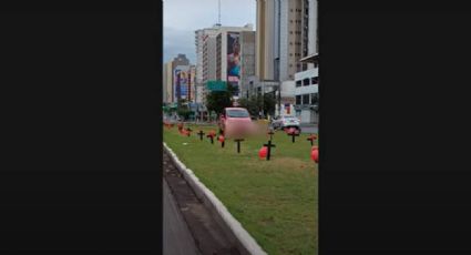 Motorista derruba cruzes em homenagem às vítimas da covid em Cuiabá; veja vídeo