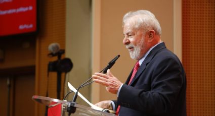 Lula é recebido com samba na Sciences Po em Paris; veja vídeo