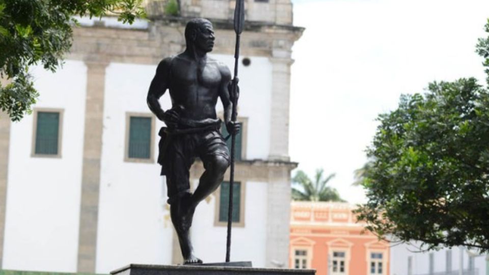 Monumento a Zumbi dos Palmares no Pelourinho, em Salvador (Reprodução)