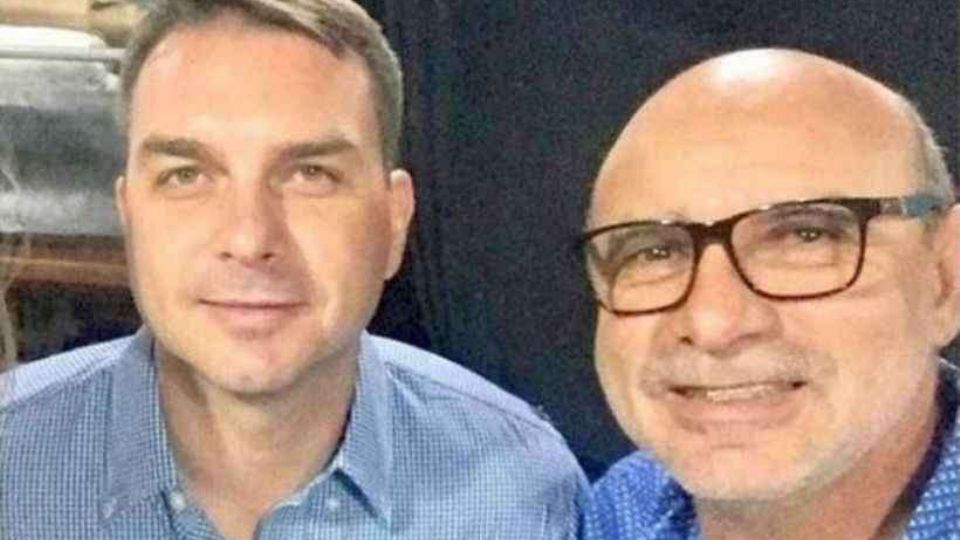 Flávio Bolsonaro e Fabrício Queiroz - Foto: Reprodução/Instagram