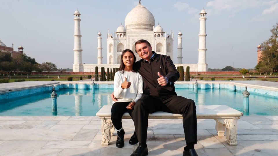 Jair Bolsonaro levou a filha Laura, de 11 anos, em uma das viagens oficiais do governo a Dubai, nos Emirados Árabes (Foto: Alan Santos/PR)