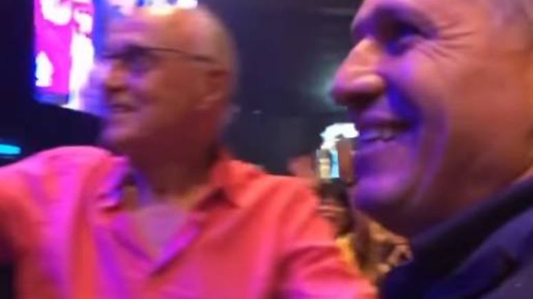 Nando Reis pede aplausos aos petistas Suplicy e Paulo Teixeira em show; veja vídeo