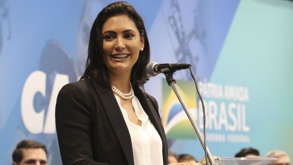 Cheques recebidos por Michelle Bolsonaro viram questão de concurso público/Foto: Agência Brasil