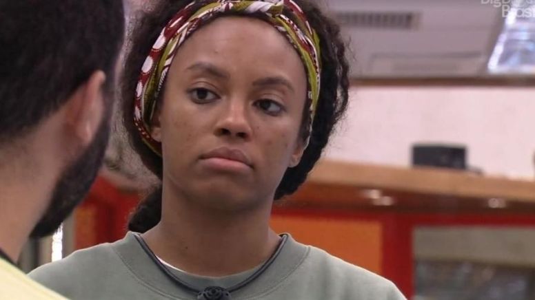 BBB21: Lumena pressiona Gil, diz que é “emblemático” colocar “negras no paredão” e é alvo de críticas