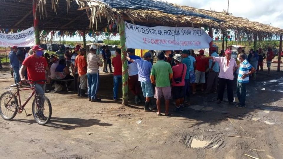 Trabalhadores do acampamento Marielle Franco, em Atalaia (AL), organizado pelo MST (Foto MST no Alagoas)