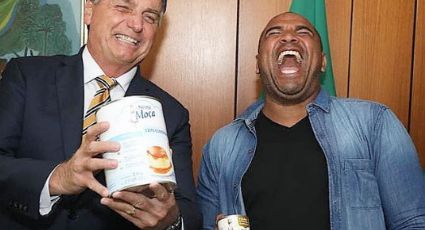 Fora da agenda, Bolsonaro recebe youtuber investigado no STF e ganha leite condensado gigante