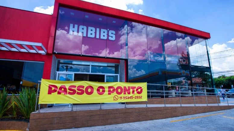 Lojas do Habib's estão todas com faixas de "passo o ponto"