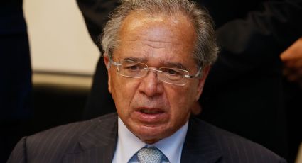 Guedes diz que Bolsonaro deveria ter comprado vacinas "na época do Mandetta"