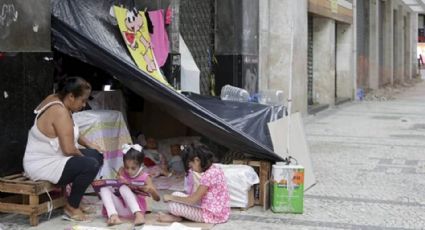 Casa de família em situação de rua que viralizou nas redes não tem portas ou janelas