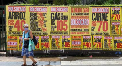 "Bolsocaro": Ativistas espalham cartazes contra aumento de preços dos alimentos