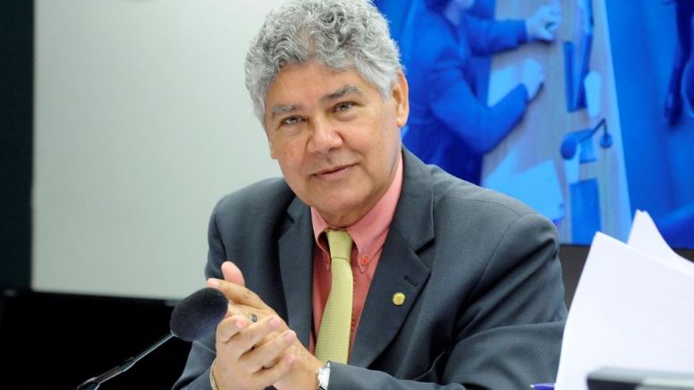 Vacinação, ajuda emergencial e isolamento físico – Por Chico Alencar