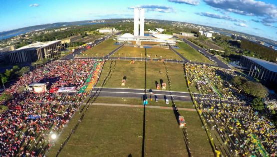 Apesar do crescimento de Lula, proporção de direita e esquerda se mantém estável no Brasil