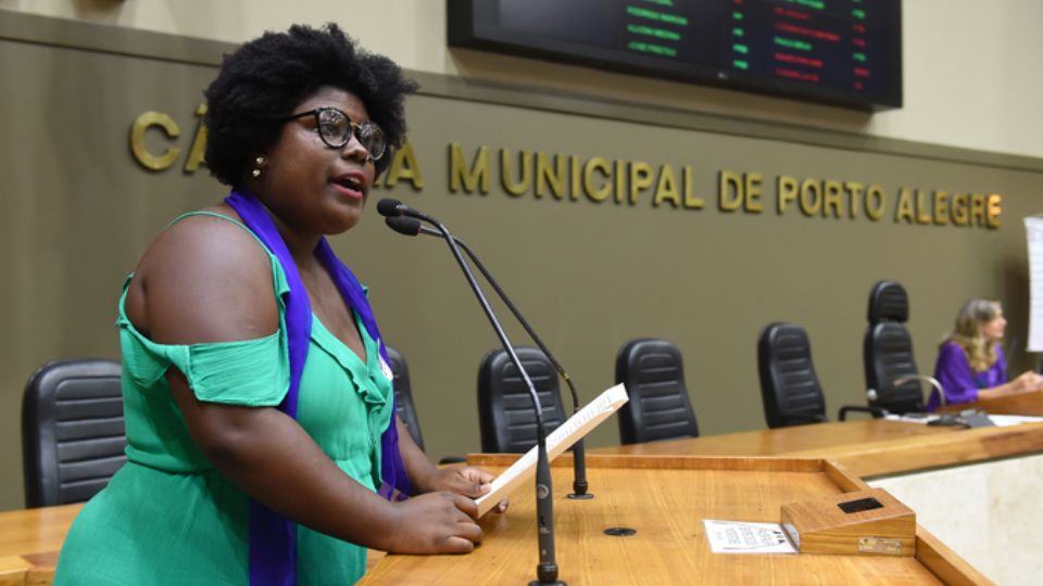 Laura Sito: “Renda básica garante dignidade para a população enfrentar a crise econômica e sanitária” – Foto: Leonardo Contursi/CMPA