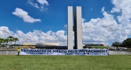 Estudantes de Direito protocolam, simultaneamente, mais de 30 pedidos de impeachment contra Bolsonaro