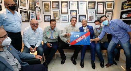 Bolsonaro comemora morte de Lázaro: "CPF cancelado"