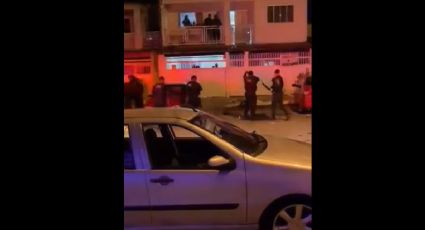 Vídeo: PM do Distrito Federal é recebida com pedradas e cadeiradas em festa clandestina