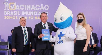 Médicos e advogados denunciam: Bolsonaro não incluiu compra de vacinas contra a Covid no orçamento 2021