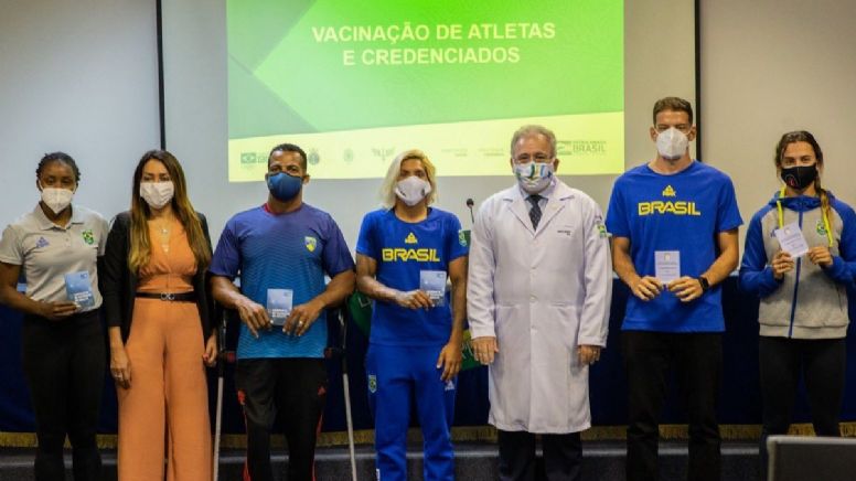 Um país que não vacina professores para vacinar atletas não quer crescer – Por Raphael Fagundes