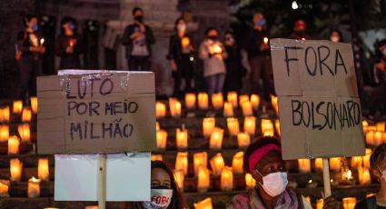 Manifestantes fazem ato por memória e justiça das vítimas da pandemia