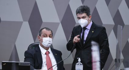 Randolfe responde ao ‘caguei’ de Bolsonaro: “Desprezo pela vida”