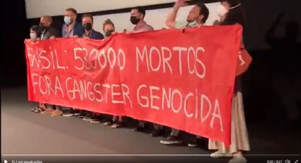 Protesto de cineastas brasileiros contra Bolsonaro é aclamado em Cannes: “Fora, gângster genocida”; veja vídeo