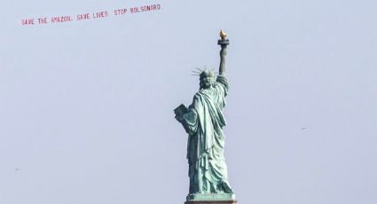 VÍDEO: Avião sobrevoa Nova York com faixa "Stop Bolsonaro"