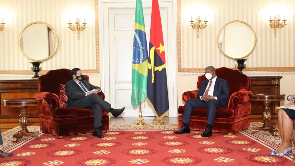 Hamilton Mourão e o presidente do governo de Angola, João Lourenço (Reprodução)