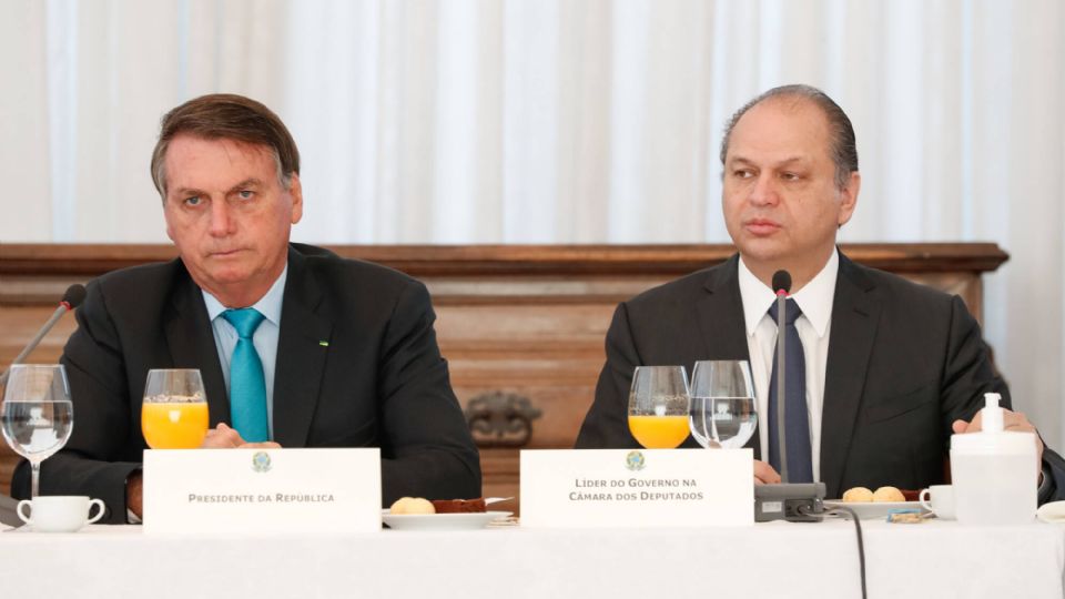 Jair Bolsonaro e o líder do governo na Câmara, Ricardo Barros, que comandaria esquema de corrupção no Ministério da Saúde (Foto: Alan Santos/PR)