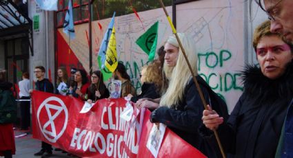 Justiça condena ativistas que protestaram contra Bolsonaro em embaixada