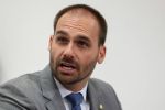 Eduardo Bolsonaro se apavora diante da possibilidade de ter candidatura cassada