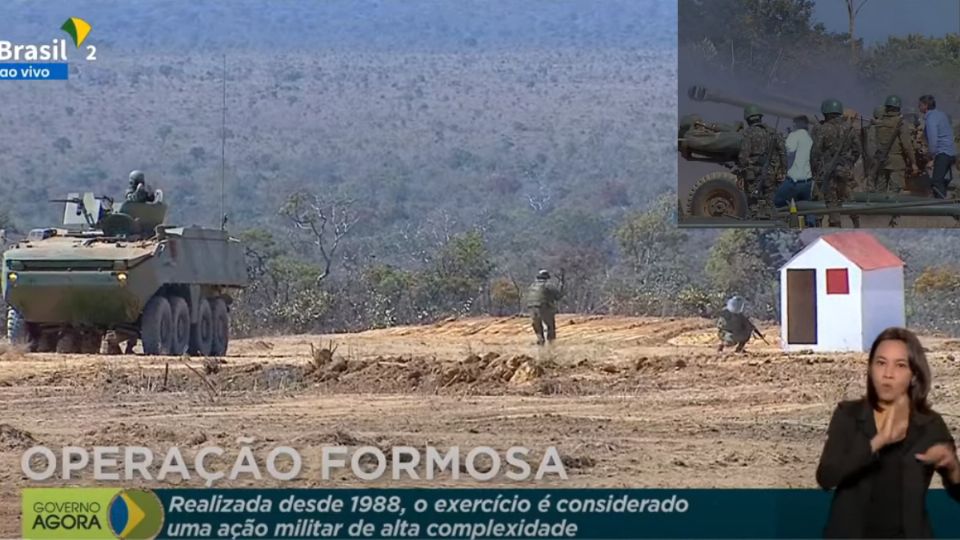 Operação Formosa, no detalhe Bolsonaro dá tiro de canhão (Reprodução)