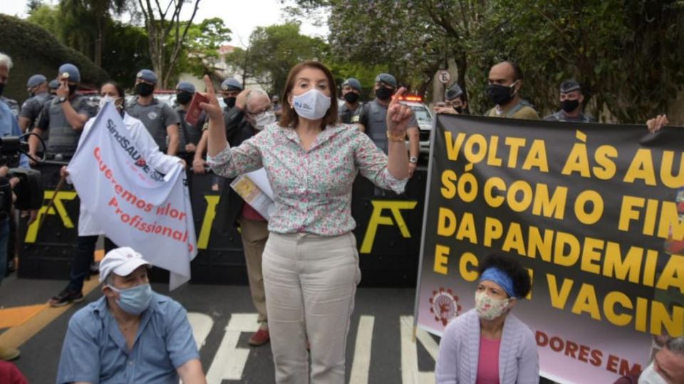Professora Bebel, presidenta da Apeoesp, em ato contra retorno presencial às aulas durante a pandemia (Reprodução)
