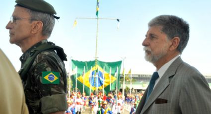 "Demonstração de força já é considerada ato de guerra", diz Celso Amorim sobre manobra militar de Bolsonaro