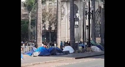 Vídeo mostra Praça da Sé cercada de barracas de moradores em situação de rua