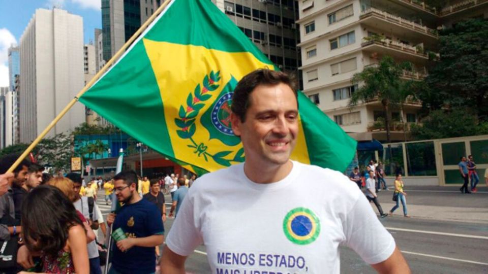 Orleans e Bragança intitula-se príncipe, embora a família real não exerça mais nenhum poder e ele não faça parte do que seria a linha sucessória. Foto: Redes sociais