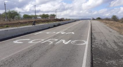 Bolsonaro é recebido com "Fora Corno" em  Santa Cruz do Capibaribe