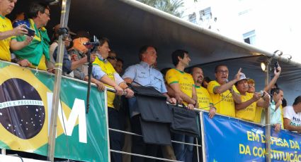 Bolsonaro pede para que caminhoneiros suspendam bloqueios: "Deixa com a gente em Brasília"