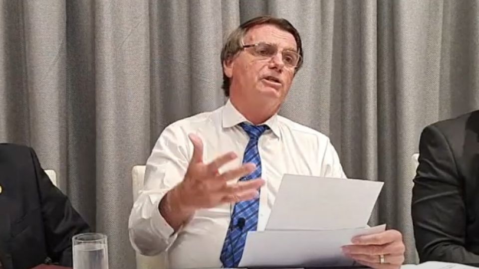 Jair Bolsonaro em live | Reprodução/YouTube