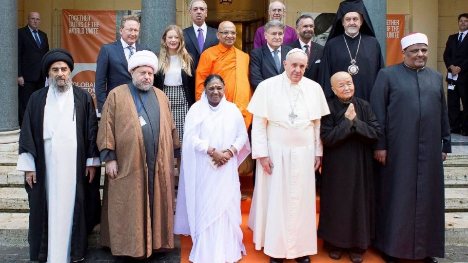 Papa Francisco com representantes de várias religiões (Vaticano/Reprodução)