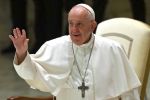 Papa Francisco pede que “pais acompanhem e nunca condenem seus filhos gays”