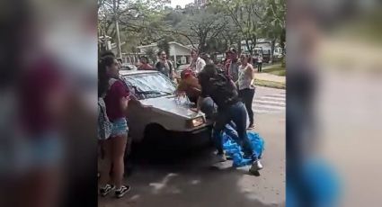 VÍDEO: Carro arrasta estudante em protesto contra Bolsonaro em Viçosa (MG)