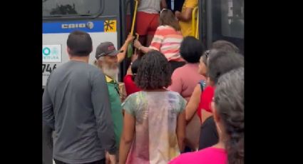 VÍDEO: Moradores do Complexo do Alemão vão às urnas e carregam bandeiras e camisetas de Lula