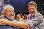 Ato com Lula e Haddad reúne Joaquim Barbosa, Meirelles e artistas na PUC
