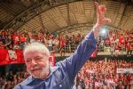 ÚLTIMO DATAFOLHA: Lula venceria Bolsonaro por 4 pontos e voltaria ao Planalto